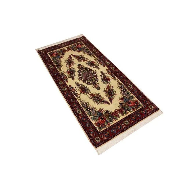 High-quality Middle Eastern rug Sarouk | Knot density: 350.000 knots/m² | Material: Fine wool | Size: 122×58 cm | Region...