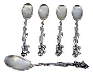 Silver Teaspoons and Sugar Shovel with Reliefs and Floral Handle Motifs, Set of 4