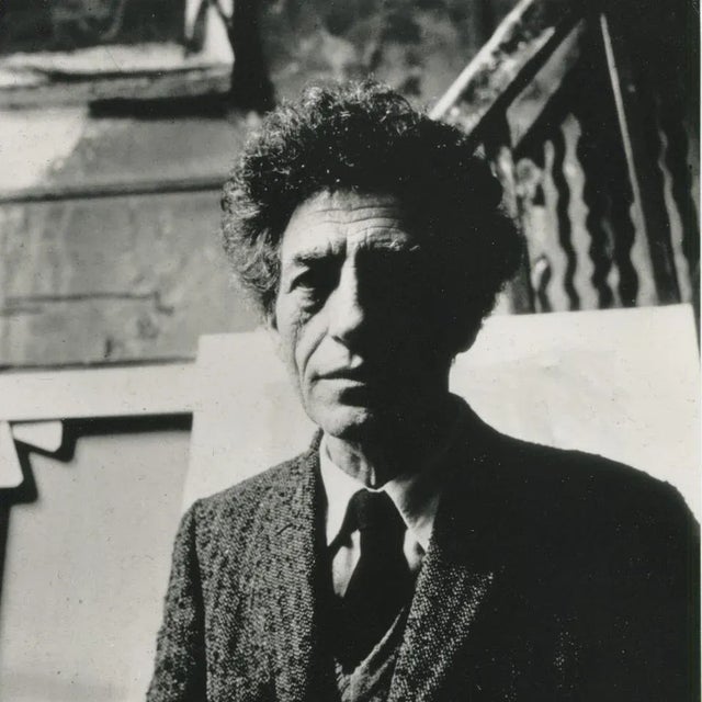 The photographer Wolfgang Kühn photographed Alberto Giacometti in November 1963 in his studio in Paris in the 14th...