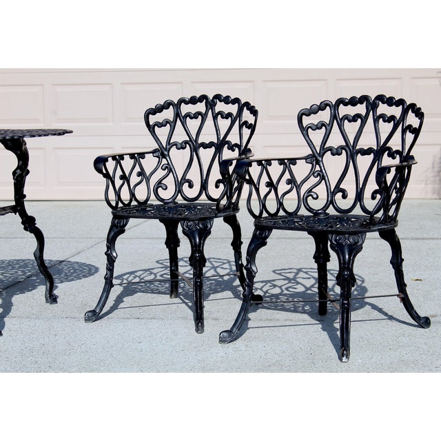 Black Mid-Century Ornate Cast Aluminum Patio Dining Set – Filigree Round Table With 4 Heart-Back Armchairs For Sale - Image 8 of 16