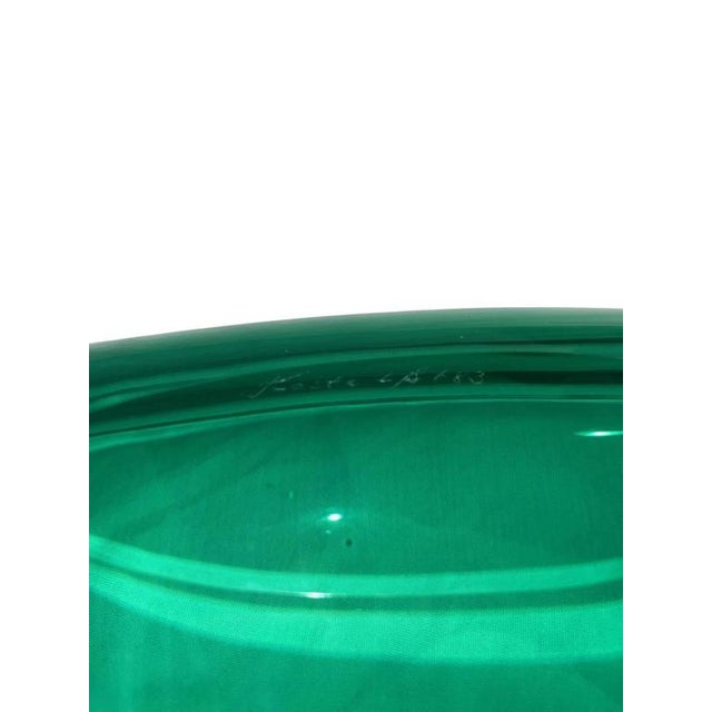 Vicke Lindstrand Large Emerald Green Bowl attributed to Vicke Lindstrand for Kosta, 1950s For Sale - Image 4 of 5
