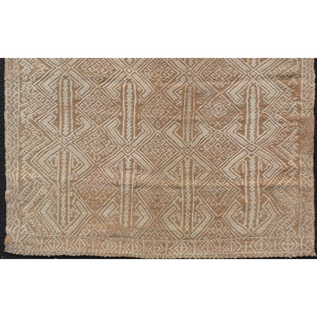 Mid 20th Century Vintage Turkish Kilim Rug With Allover Geometry in Sand, Wheat, and Ivory For Sale - Image 5 of 10