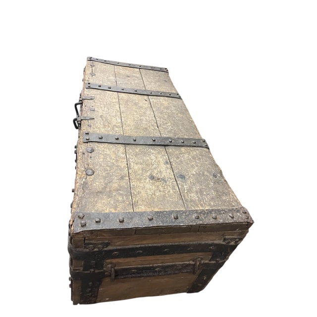 French or Flemish Oak Strongbox with Wrought Iron Cladding and Double Lock Function, 1550s For Sale - Image 3 of 9