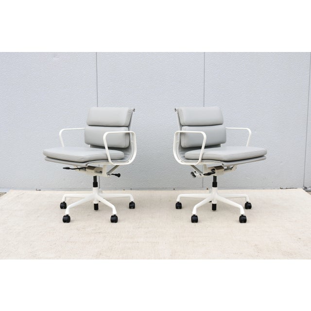 Mid-Century Modern Herman Miller Eames Soft Pad Management Chair in Gray Leather For Sale - Image 10 of 18
