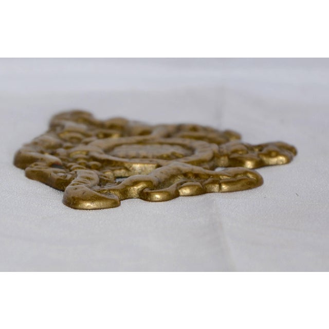 1950s Vintage Cast Brass Coat of Arms Wall Mount Plaque For Sale - Image 5 of 7