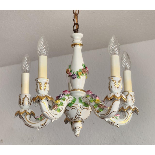 Vintage Hand-Shaped Gilded Five-Light Porcelain Chandelier from Capodimonte, 1940s For Sale - Image 6 of 18