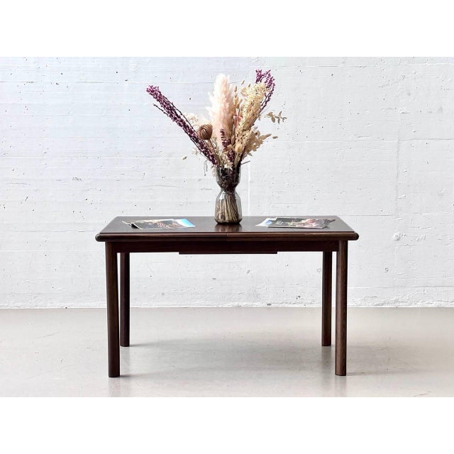 An elegant extendable dining table from the 1960s/70s with a timeless design language influenced by mid-century modern....