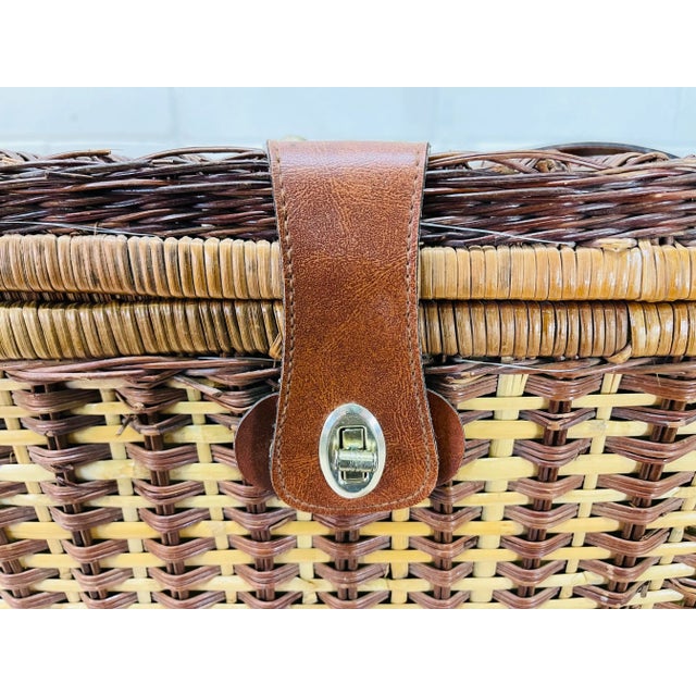 Brown Vintage 1960s Picnic Basket With Shoulder Strap For Sale - Image 8 of 13