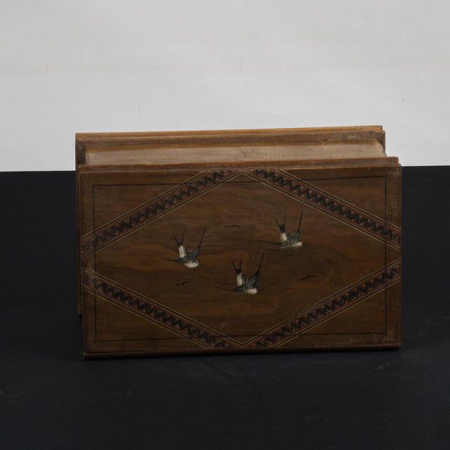 Inlaid toilet box with secret movements measures 22 x 14 x h 11 category Secretaire style boxes dimensions: height 11 cm...