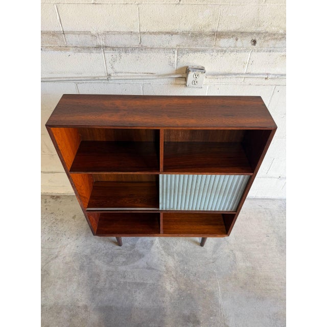 Mid-Century Modern Rosewood Bookcase Ith Ribbed Sliding Glass Doors Mid-Century Modern Denmark 1960s For Sale - Image 3 of 10
