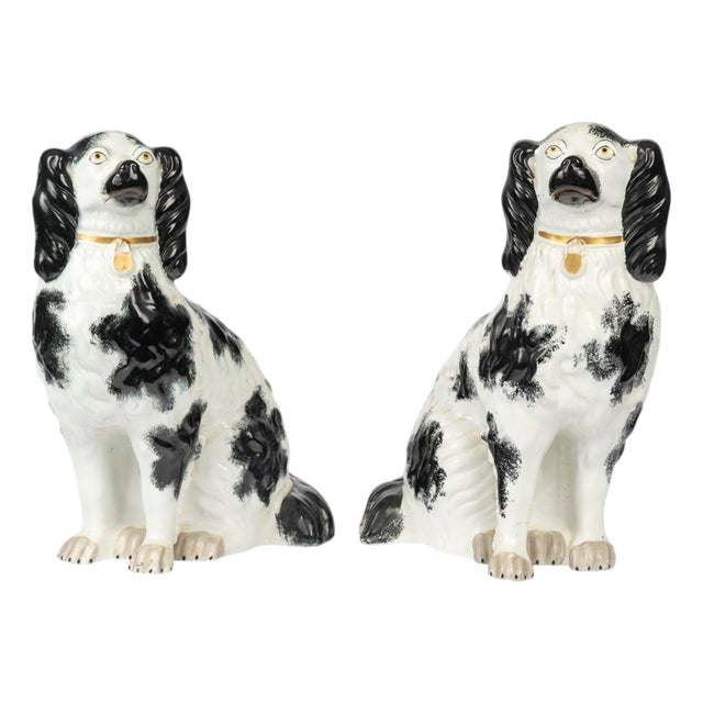 20th Century Porcelain Sculpture Depicting King Charles Spaniels, Set of 2 For Sale