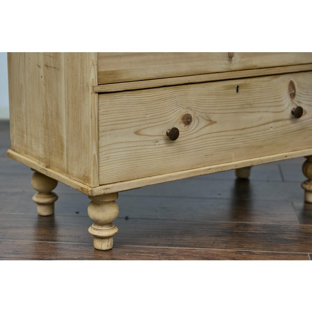 English 19th Century Pine Four-Drawer Chest with Natural Finish and Turned Feet For Sale - Image 4 of 12