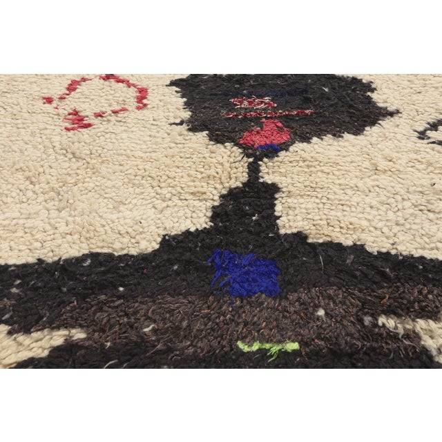 Vintage Azilal Moroccan Rug, 03'10 X 07'00 For Sale In Dallas - Image 6 of 10