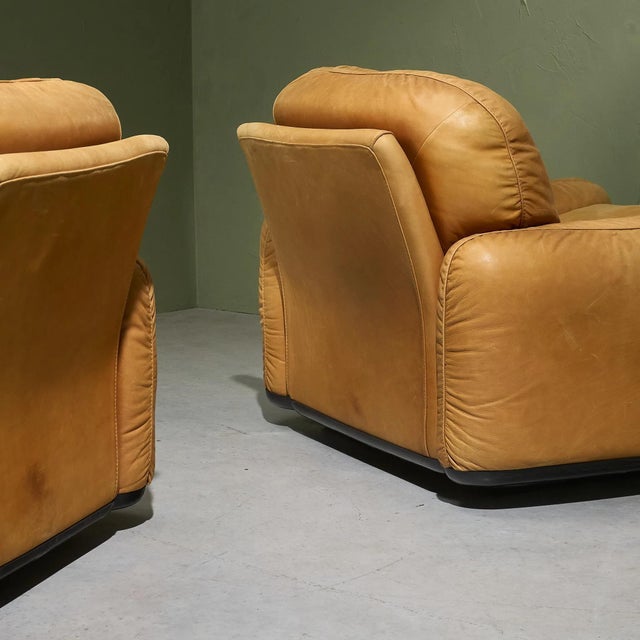Animal Skin Piumotto Armchairs in Cognac Leather by Arrigo Arrighi for Busnelli, Italy, 1970s, Set of 2 For Sale - Image 7 of 12