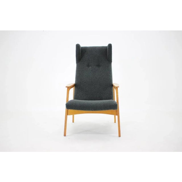 Oak & Bouclé Upholstery Wing Chair, Czechoslovakia, 1960s For Sale - Image 4 of 11