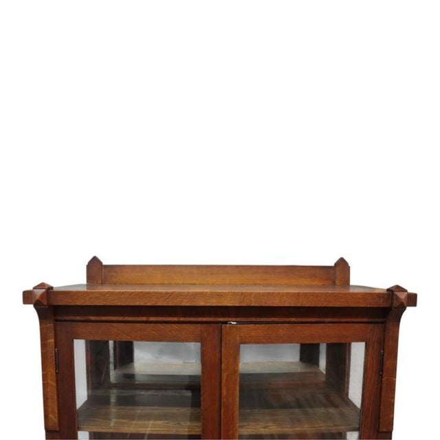 Arts & Crafts Mission Oak 2 Door China Cabinet in the Manner of Stickley C1920 For Sale - Image 4 of 8