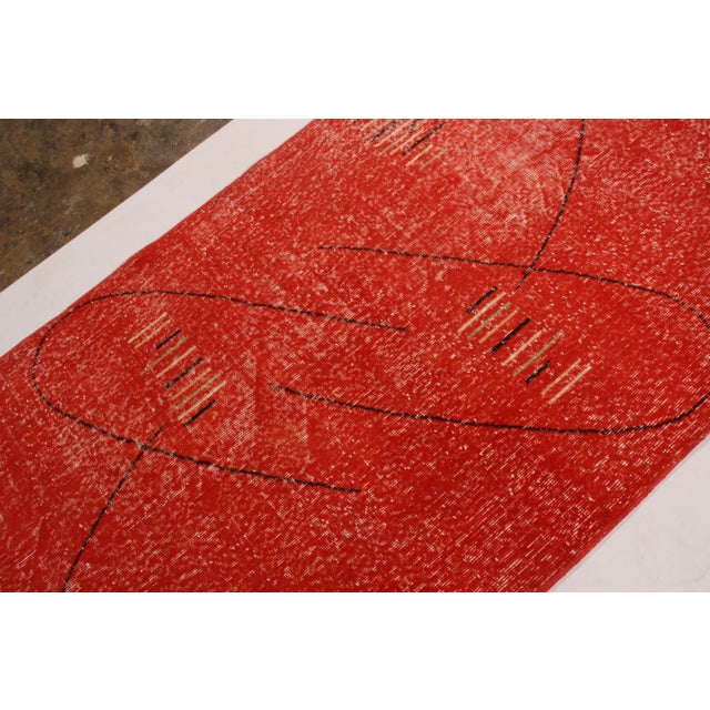 Art Deco 1960s Mid-Century Rug Art Deco Style Red and Black Geometric Pattern For Sale - Image 3 of 6