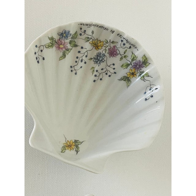 Limoges, France 1970s Limoges France Oair of Shell Shape Catchalls Handpainted For Sale - Image 4 of 8