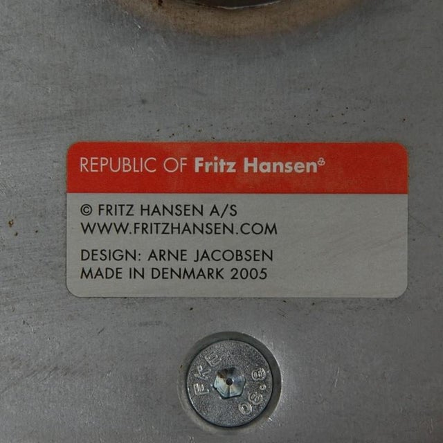 Swan Chair in Mokka Classic Leather by Arne Jacobsen, 2000s For Sale - Image 13 of 14