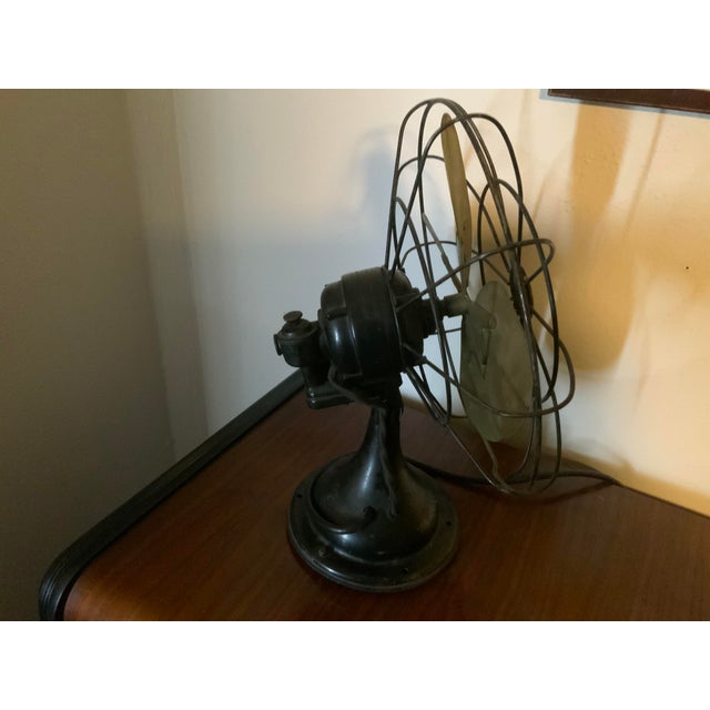 Rare 1930s Art Deco Westinghouse “Debon-Aire” Oscillating Desk Electric Fan - Fully Functional For Sale - Image 6 of 8