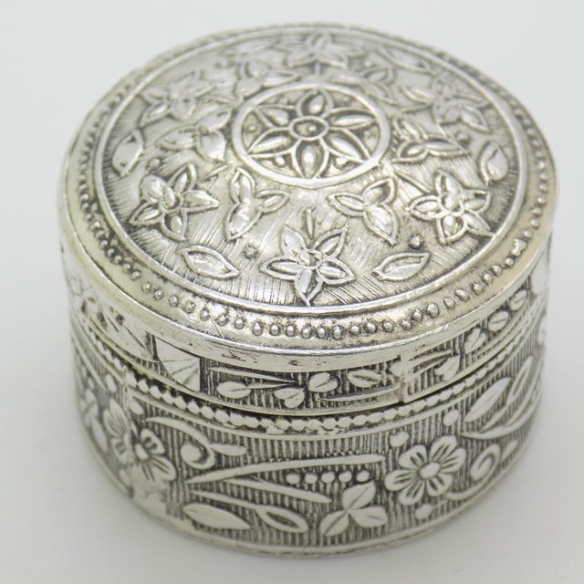 Metal Vintage Italian Handmade Round Silver 800 Floral Embossed Pill Snuff Box, 1980s For Sale - Image 7 of 13