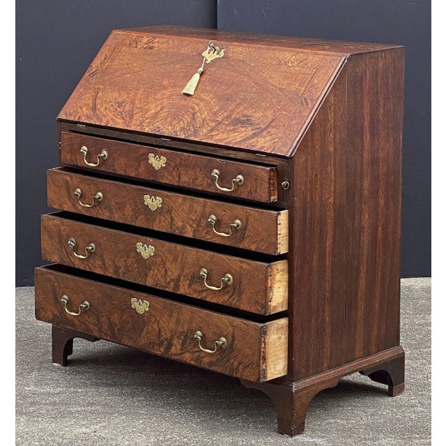 George III Bureau Desk or Secretary Chest From the 18th Century For Sale - Image 4 of 13