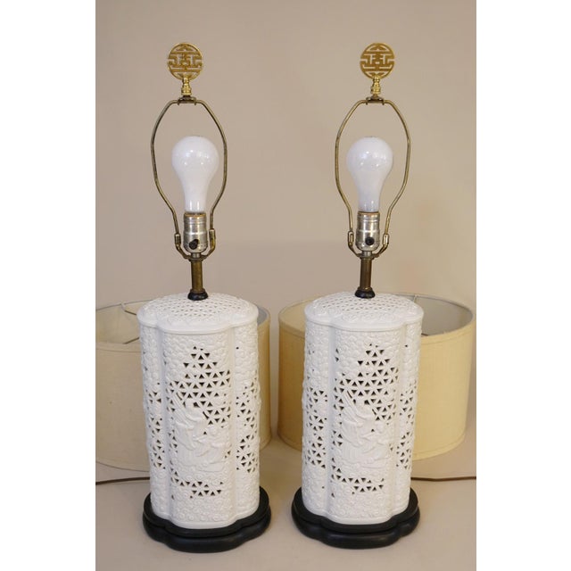 1960s Matched Pair Blanc De Chine Hollywood Regency Asian Modern Porcelain Seyei Fine China Wood Table Lamps W/ Linen Shades - a Pair For Sale - Image 11 of 14