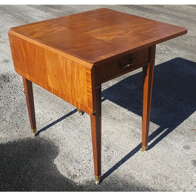 Wood Mid Century Cross-Banded Crotched Mahogany Pembroke Rolling Side Table For Sale - Image 7 of 12