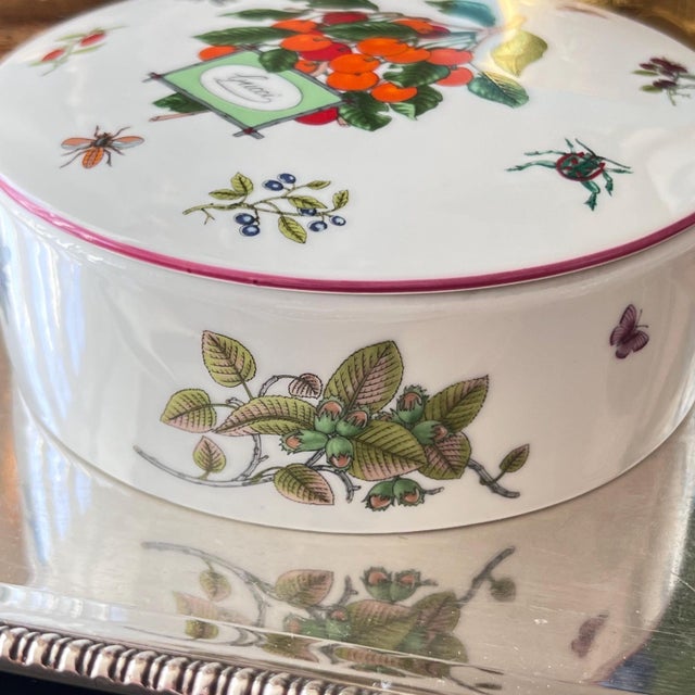 1980s 1970s Gucci trinket dish with lid by Richard Ginori // Cherries vide poche // vintage porcelain box // luxury homegoods // designer For Sale - Image 5 of 11