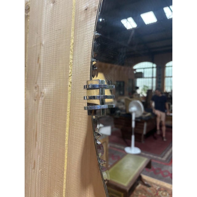 A touch of the 1930s pervades this magnificent round art deco mirror, a statement piece that will instantly brighten your...