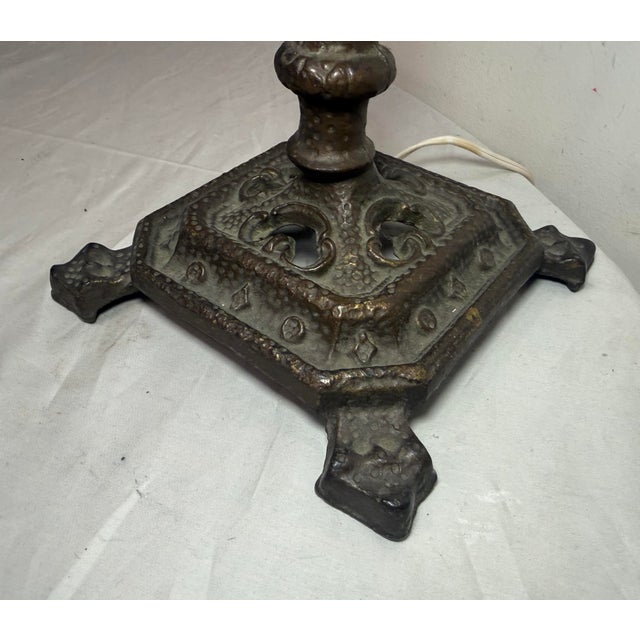 Antique Arts and Crafts Bronze Patinated Cast Iron Electric Table Lamp Light For Sale In New York - Image 6 of 12