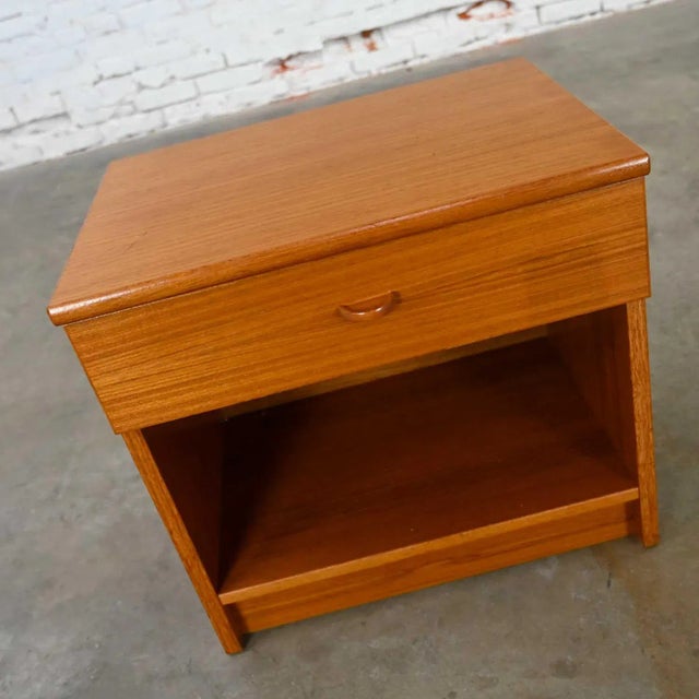 Tan Scandinavian Modern Teak Nightstand End Table Cabinet With Drawer by Fbj Mobler For Sale - Image 8 of 13