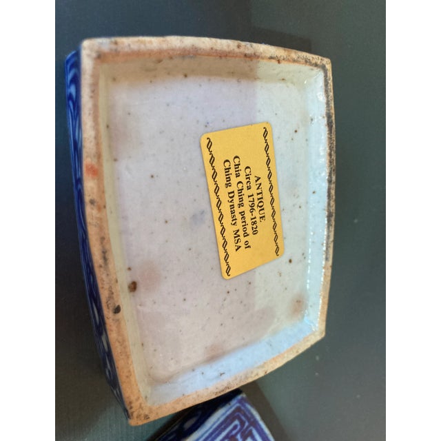 Late 18th Century Ching Dynasty Blue and White Porcelain Box For Sale - Image 4 of 4