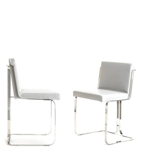 This new “Light” version of Murena chair offers a piece less massive, with just a suggestion of arm, to keep the comfort...