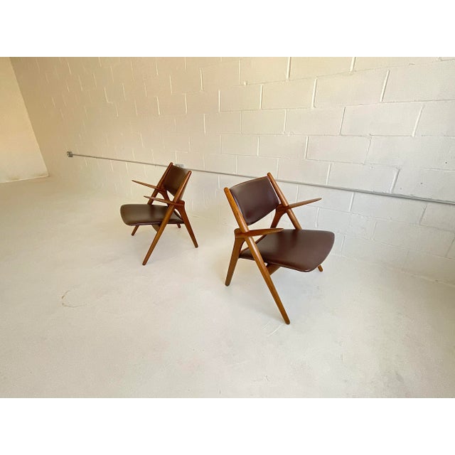 1951 Vintage Hans Wegner Sawbuck Chairs for Carl Hansen Ch28 in Oak & Leather- a Pair For Sale - Image 10 of 12