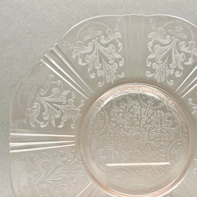Traditional Vintage Pink “American Sweetheart” Depression Glass Cake Plate or Round Serving Platter by MacBeth Evans For Sale - Image 3 of 9