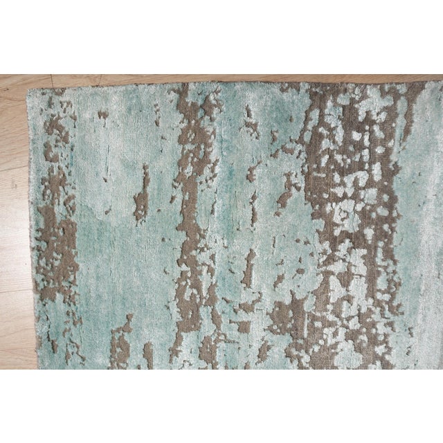 2020s Amara Captivating Silver Hand-Knotted Wool Rug Carpet, Abstract Modern Design For Sale - Image 5 of 6