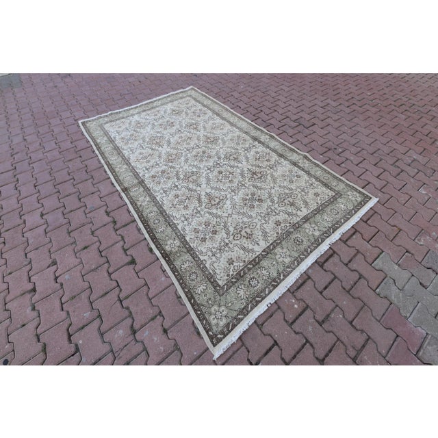 Mid-Century Modern 1970s Mid-Century Modern Art Deco Turkish Vintage Floral Beige Oushak Area Rug For Sale - Image 3 of 13