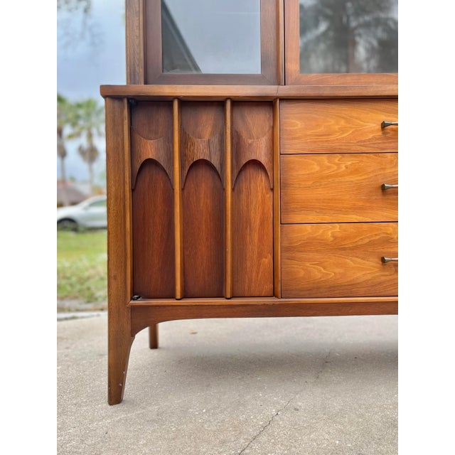 Mid 20th Century Highboy Hutch With Buffet and Display Storage in the Style of Kent Coffey Perspecta Series For Sale - Image 5 of 13