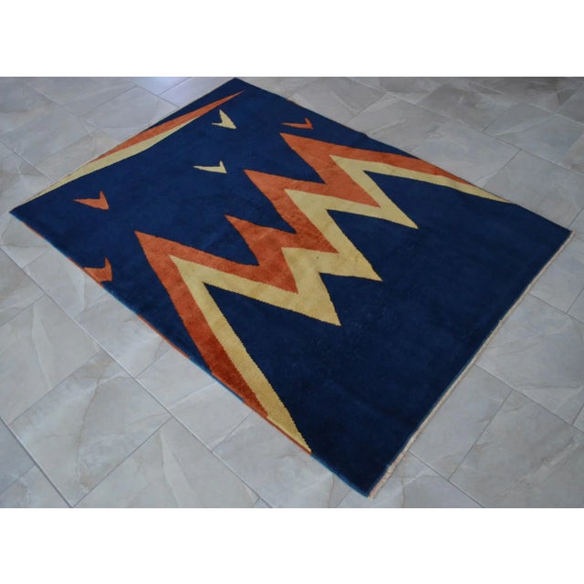 1980s Vintage Rug Comtemporary Hand Knotted Blue Area Rug - 4' 9" × 6' 7" For Sale - Image 4 of 10