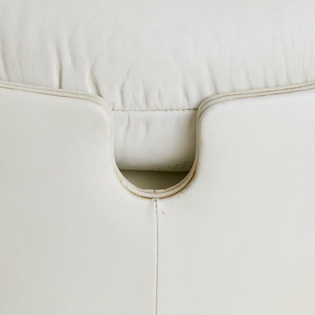 White Italian Dilly Dally Pouf by Luigi Massoni for Poltrona Frau, 1968 - 2 Available For Sale - Image 8 of 11