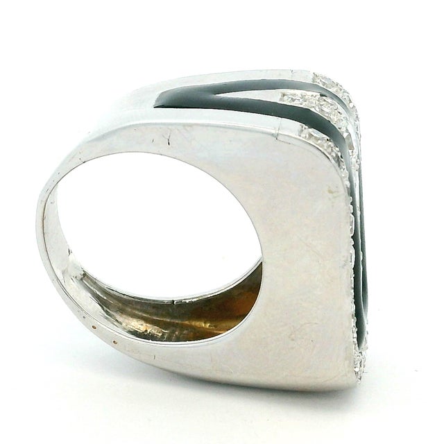 Art Deco 18k White Gold Diamond & Black Onyx Geometric Ring For Sale - Image 3 of 14