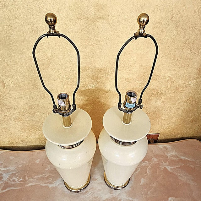Cream Pair of Vintage Ethan Allen Cream & Brass Table Lamps With Shades For Sale - Image 8 of 18