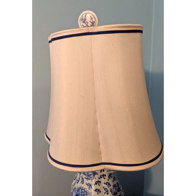Chinese Vintage Maitland-Smith Porcelain Blue and White Chinese Chinoiserie Ginger Jar Lamp For Sale - Image 3 of 13