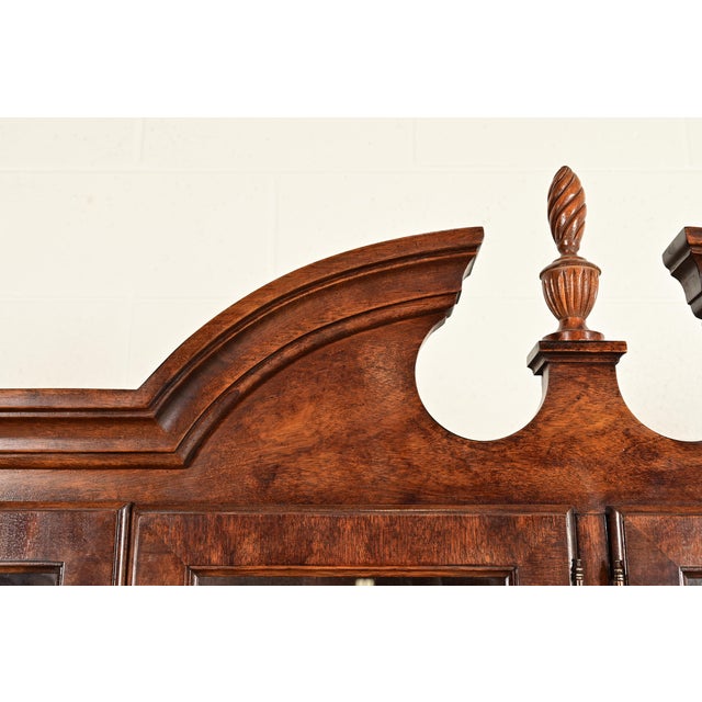 Thomasville Georgian Carved Mahogany Lighted Breakfront Bookcase or Dining Cabinet For Sale - Image 9 of 16
