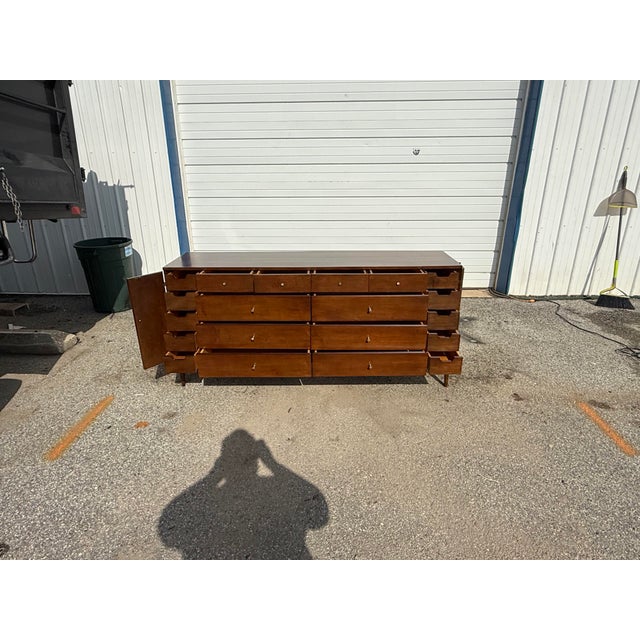 Vintage Mid-Century Modern Paul McCobb Planner Group Credenza / Dresser For Sale In Philadelphia - Image 6 of 12