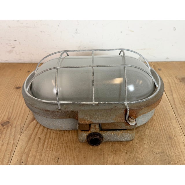 Industrial Grey Cast Iron Wall Light from Elektrosvit, 1960s For Sale - Image 4 of 17