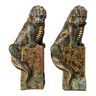 Bronze Pair of Water-Drawing Mythical Beasts (Xishui Shou) With Gold Inlay - Green Patina Bronze Figurines on Bases For Sale