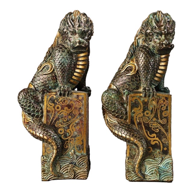 Bronze Pair of Water-Drawing Mythical Beasts (Xishui Shou) With Gold Inlay - Green Patina Bronze Figurines on Bases For Sale