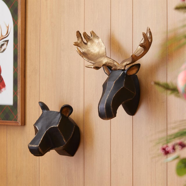 Make a bold statement with this Geometric Bear and Moose Wall Mount Set, a striking blend of modern design and rustic...